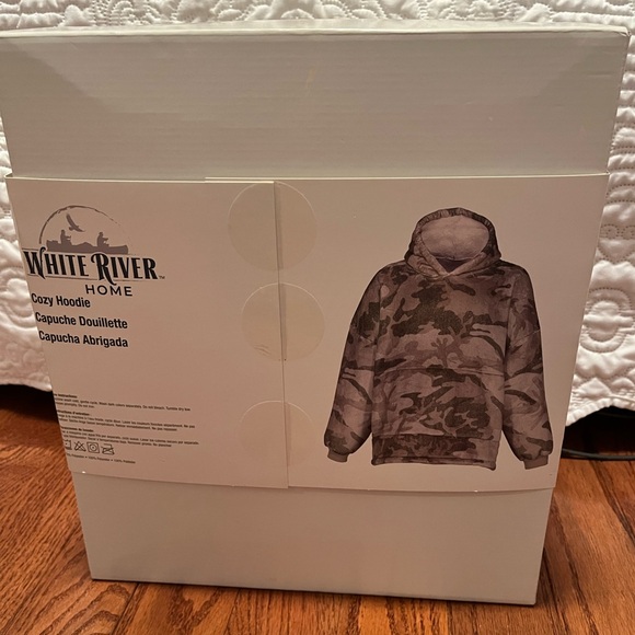 NIP - White River Home Cozy Long Sleeve Hoodie, Outfitter Camo - Picture 3 of 7